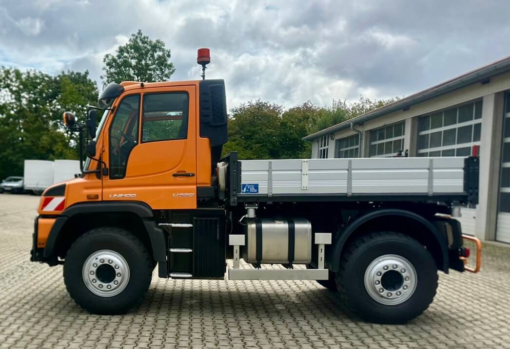 Unimog 530 - U530 405 44301 Mercedes Benz 405 - Véhicule de voirie/ Spécial: photos 2 Unimog 530 - U530 405 44301 Mercedes Benz 405 - Véhicule de voirie/ Spécial: photos 2