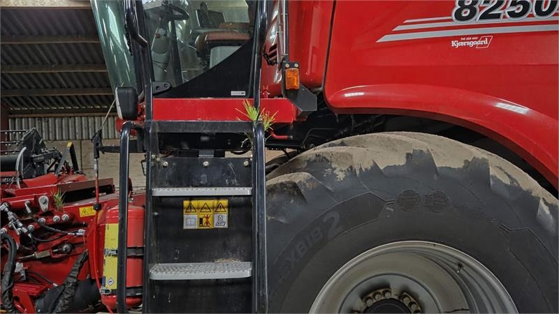 Case IH 8250 Axial-Flow med 35fod Varicut skærebord. Dansk - Moissonneuse-batteuse: photos 2 Case IH 8250 Axial-Flow med 35fod Varicut skærebord. Dansk - Moissonneuse-batteuse: photos 2