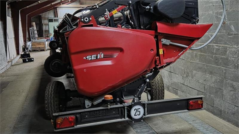 Case IH 8250 Axial-Flow med 35fod Varicut skærebord. Dansk - Moissonneuse-batteuse: photos 4 Case IH 8250 Axial-Flow med 35fod Varicut skærebord. Dansk - Moissonneuse-batteuse: photos 4