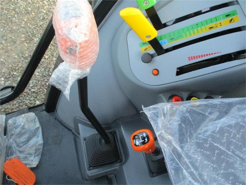 Tracteur agricole Deutz-fahr Agrofarm 115G with 30F+30R Hi-Lo and CreepGea: photos 6 Tracteur agricole Deutz-fahr Agrofarm 115G with 30F+30R Hi-Lo and CreepGea: photos 6