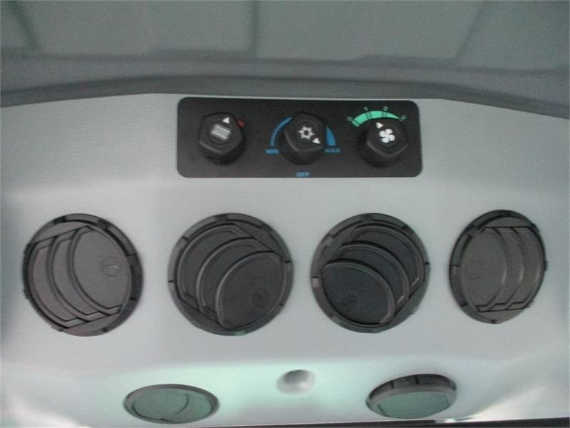 Tracteur agricole Deutz-fahr Agrofarm 115G with 30F+30R Hi-Lo and CreepGea: photos 11 Tracteur agricole Deutz-fahr Agrofarm 115G with 30F+30R Hi-Lo and CreepGea: photos 11