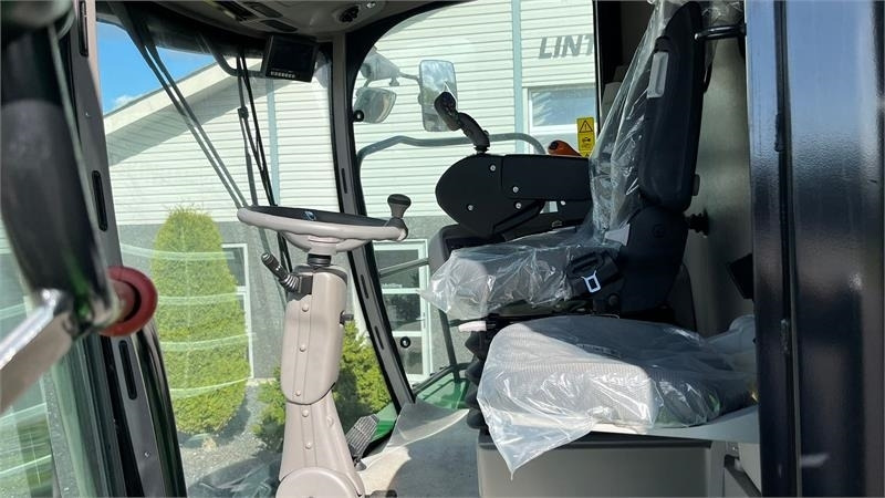 Deutz-fahr C7206 With 24feed - 7.2m header. New and unused Co - Moissonneuse-batteuse: photos 2 Deutz-fahr C7206 With 24feed - 7.2m header. New and unused Co - Moissonneuse-batteuse: photos 2