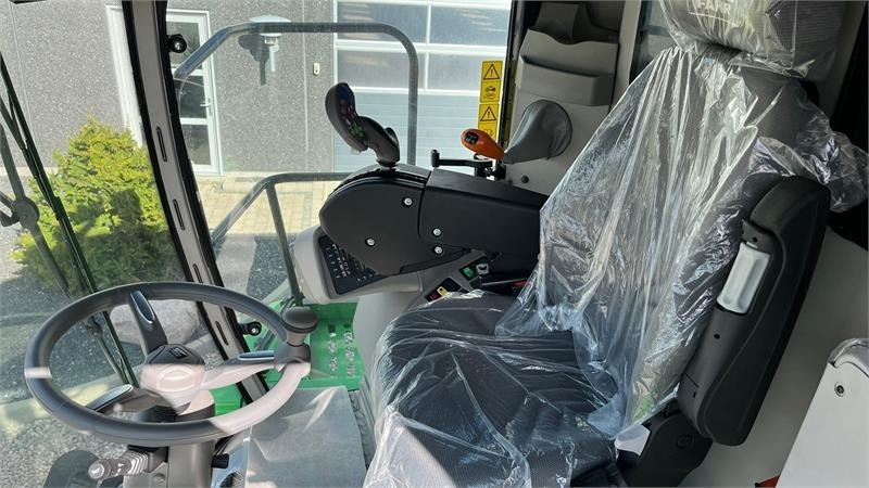 Deutz-fahr C7206 With 24feed - 7.2m header. New and unused Co - Moissonneuse-batteuse: photos 4 Deutz-fahr C7206 With 24feed - 7.2m header. New and unused Co - Moissonneuse-batteuse: photos 4