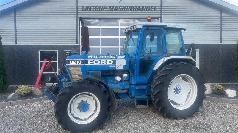 Ford 8210 Force II Med frontlift - Tracteur agricole: photos 1 Ford 8210 Force II Med frontlift - Tracteur agricole: photos 1