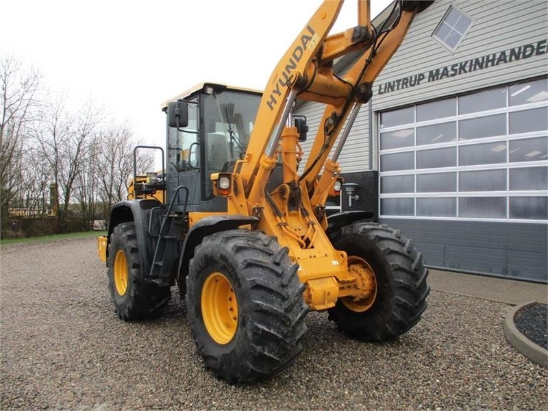 Hyundai 757-9A med 620/75R26 traktor hjul montering på - Chargeuse sur pneus: photos 3 Hyundai 757-9A med 620/75R26 traktor hjul montering på - Chargeuse sur pneus: photos 3