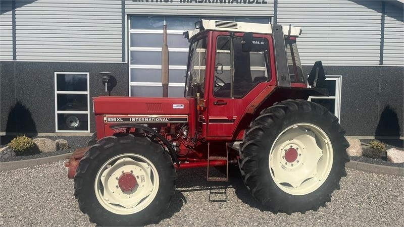 IH 856XL Med gode dæk - Tracteur agricole: photos 1 IH 856XL Med gode dæk - Tracteur agricole: photos 1