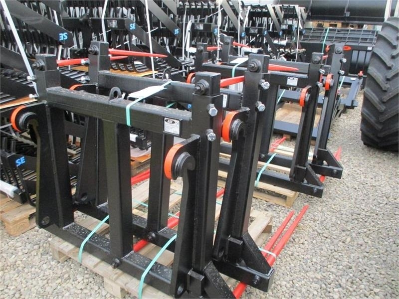 JST Halmspyd med overbygning og Volvo beslag til gummi - Godet pour Engins de chantier: photos 1 JST Halmspyd med overbygning og Volvo beslag til gummi - Godet pour Engins de chantier: photos 1