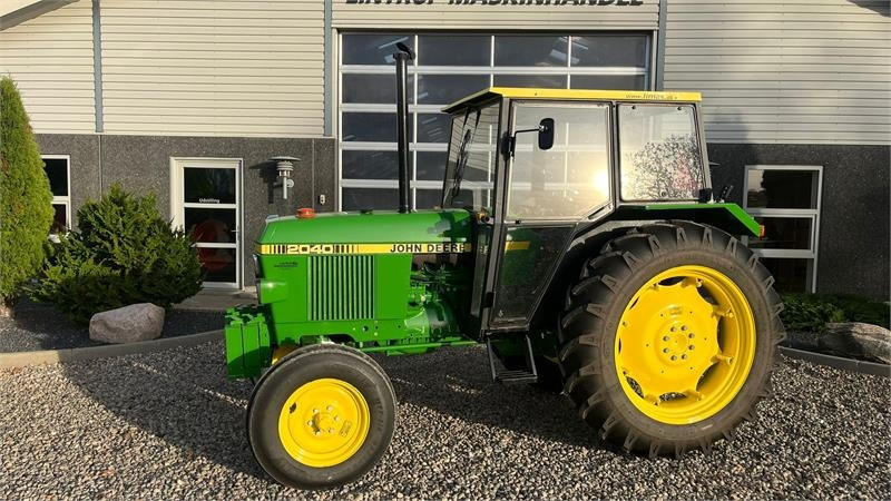 John Deere 2040 Med nye dæk hele vejen rundt - Tracteur agricole: photos 1 John Deere 2040 Med nye dæk hele vejen rundt - Tracteur agricole: photos 1