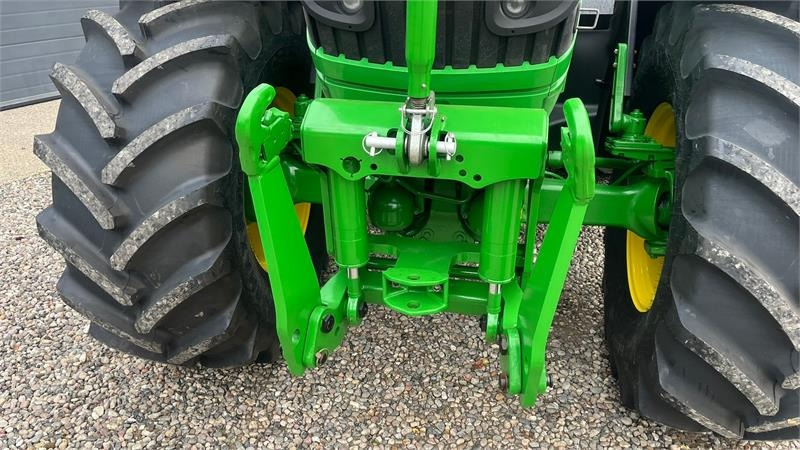 John Deere 6170R AutoPower med frontlift - Tracteur agricole: photos 5 John Deere 6170R AutoPower med frontlift - Tracteur agricole: photos 5