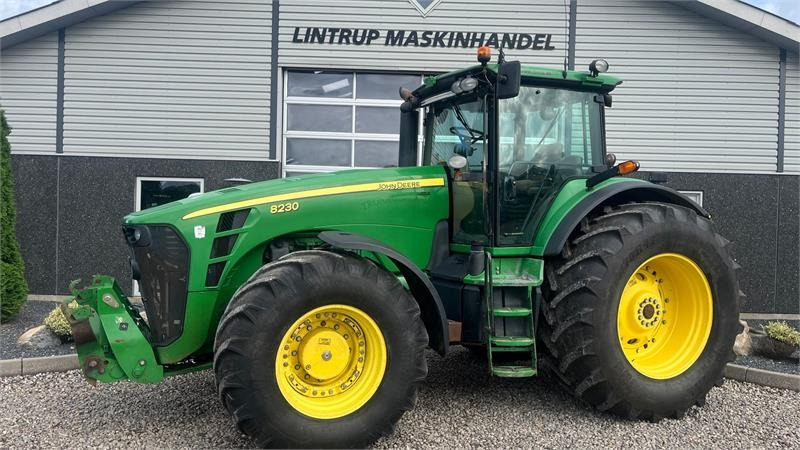 Tracteur agricole John Deere 8230 Med frontlift: photos 1