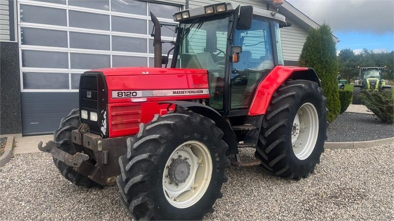 Massey Ferguson 8120 DYNA 4 Med frontlift  - Tracteur agricole: photos 2 Massey Ferguson 8120 DYNA 4 Med frontlift  - Tracteur agricole: photos 2