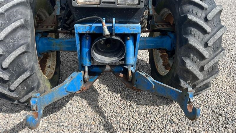 New Holland 8240 SLE Med frontlift og frontPTO  - Tracteur agricole: photos 4 New Holland 8240 SLE Med frontlift og frontPTO  - Tracteur agricole: photos 4
