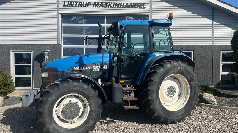 New Holland 8360 Rangecommand - Tracteur agricole: photos 1 New Holland 8360 Rangecommand - Tracteur agricole: photos 1