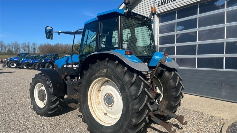 New Holland 8360 Rangecommand - Tracteur agricole: photos 2 New Holland 8360 Rangecommand - Tracteur agricole: photos 2