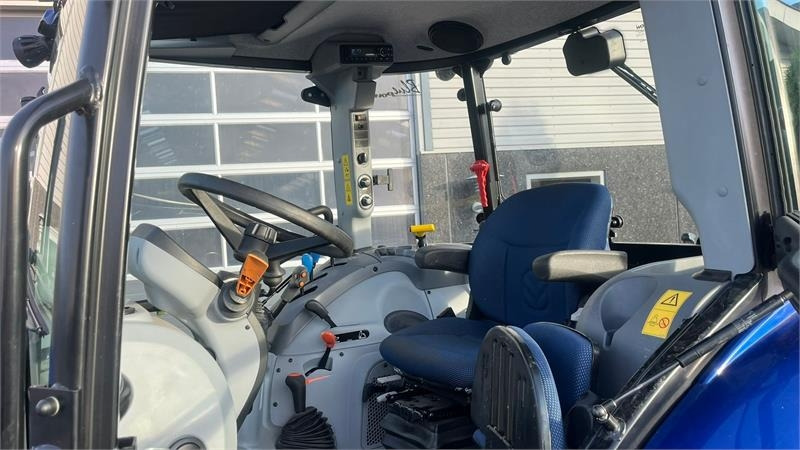 New Holland T5.100 Blue Power udstyrs model, med brede hjul, f - Tracteur agricole: photos 4 New Holland T5.100 Blue Power udstyrs model, med brede hjul, f - Tracteur agricole: photos 4