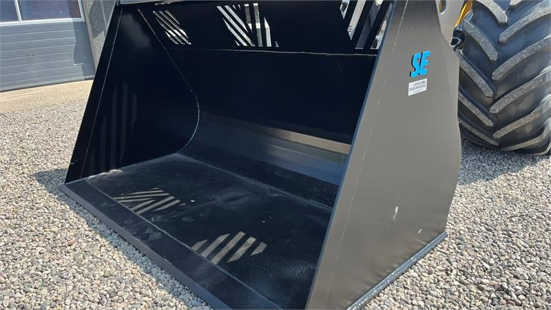 SE AB 4m3 skovl med Volvo beslag på. Den er 2.75m - Godet pour Engins de chantier: photos 3 SE AB 4m3 skovl med Volvo beslag på. Den er 2.75m - Godet pour Engins de chantier: photos 3