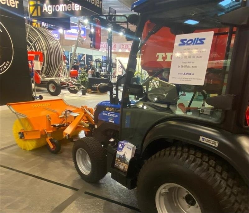 Solis H26 HST SnowEdition med Thyregod TK 1600 kost på - Tracteur agricole: photos 3 Solis H26 HST SnowEdition med Thyregod TK 1600 kost på - Tracteur agricole: photos 3