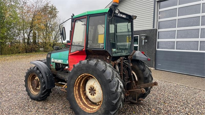 Valmet 455 Med en slags frontlift - Tracteur agricole: photos 3 Valmet 455 Med en slags frontlift - Tracteur agricole: photos 3