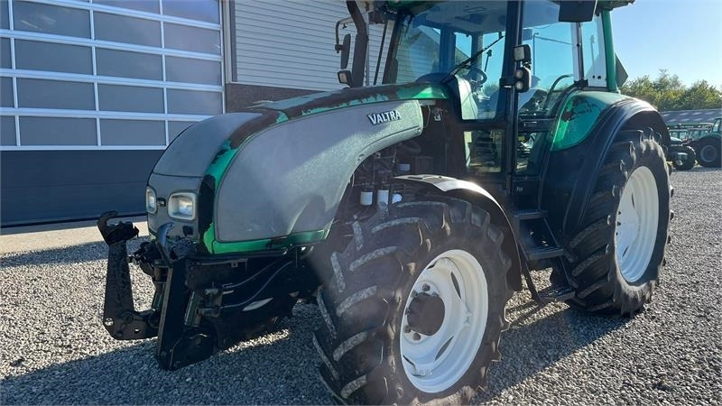 Valtra T130 med 3.5ton frontlift - Tracteur agricole: photos 3 Valtra T130 med 3.5ton frontlift - Tracteur agricole: photos 3
