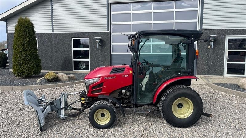 Yanmar YT 235H 4WD Snow Edition med sneplov og spreder - Tracteur communal: photos 5 Yanmar YT 235H 4WD Snow Edition med sneplov og spreder - Tracteur communal: photos 5