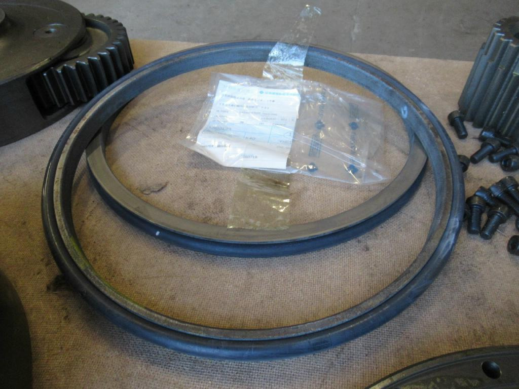 Case LN00133 - LN00092 - Moteur de translation pour Engins de chantier: photos 5 Case LN00133 - LN00092 - Moteur de translation pour Engins de chantier: photos 5