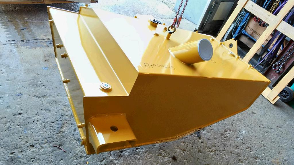 Caterpillar 4362430 - Réservoir de carburant pour Engins de chantier: photos 2 Caterpillar 4362430 - Réservoir de carburant pour Engins de chantier: photos 2