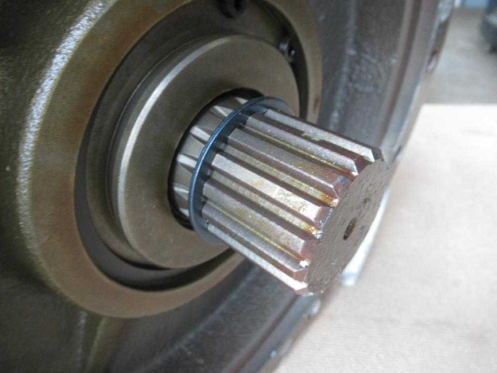 Daewoo 401-00391 - Moteur de rotation pour Engins de chantier: photos 3 Daewoo 401-00391 - Moteur de rotation pour Engins de chantier: photos 3