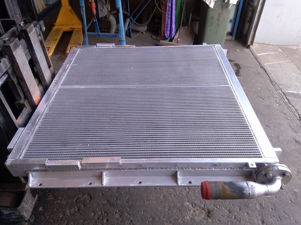 Hitachi 4406230 - Radiateur d'huile pour Engins de chantier: photos 3 Hitachi 4406230 - Radiateur d'huile pour Engins de chantier: photos 3