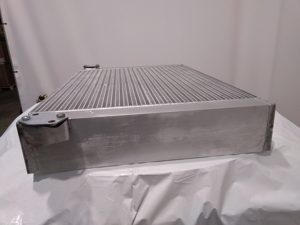 Hitachi 4682425 - 4682426 - Radiateur d'huile pour Engins de chantier: photos 2 Hitachi 4682425 - 4682426 - Radiateur d'huile pour Engins de chantier: photos 2