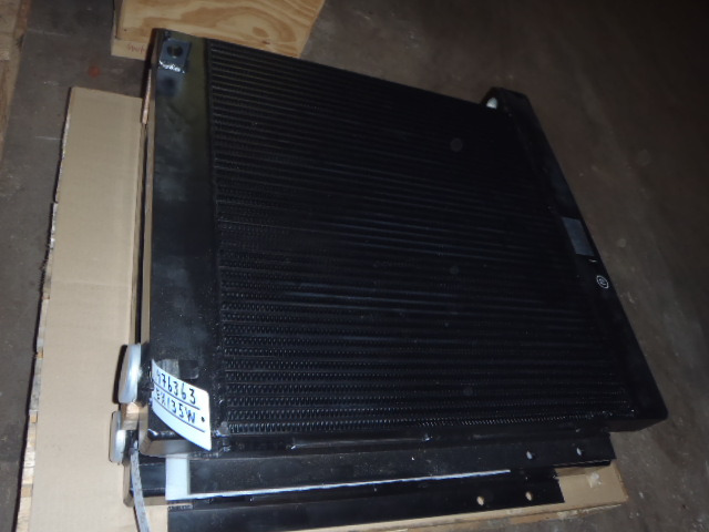 Hitachi 71476363 - Radiateur d'huile pour Engins de chantier: photos 3 Hitachi 71476363 - Radiateur d'huile pour Engins de chantier: photos 3