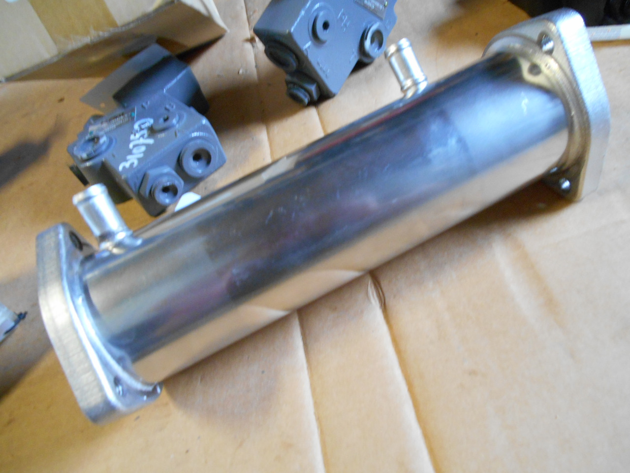 Hitachi 8980281121 - Refroidisseur EGR pour Machine agricole: photos 5 Hitachi 8980281121 - Refroidisseur EGR pour Machine agricole: photos 5