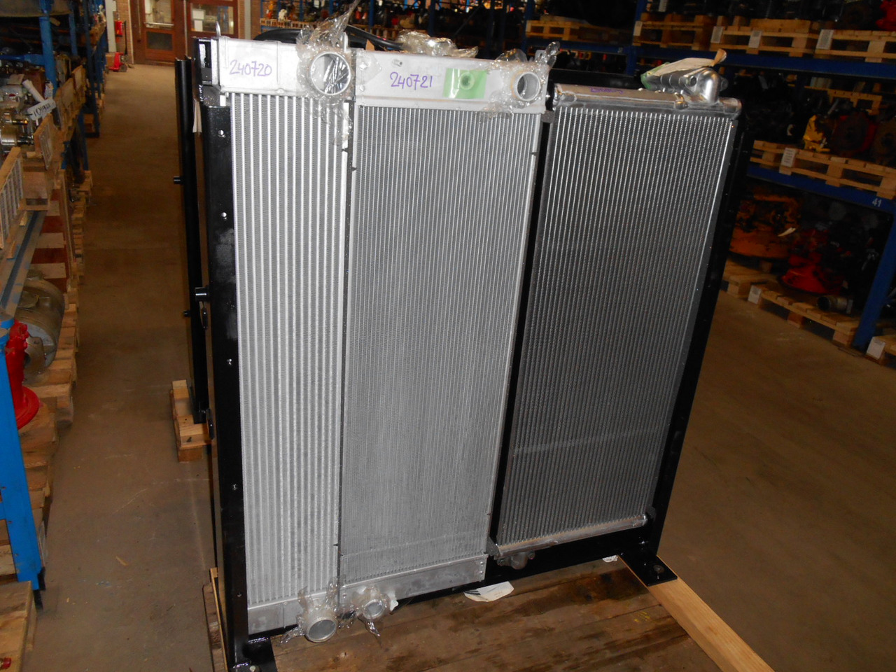 Kobelco LC05P00043F2 - LC05P00043S002 - Radiateur d'huile pour Engins de chantier: photos 3 Kobelco LC05P00043F2 - LC05P00043S002 - Radiateur d'huile pour Engins de chantier: photos 3