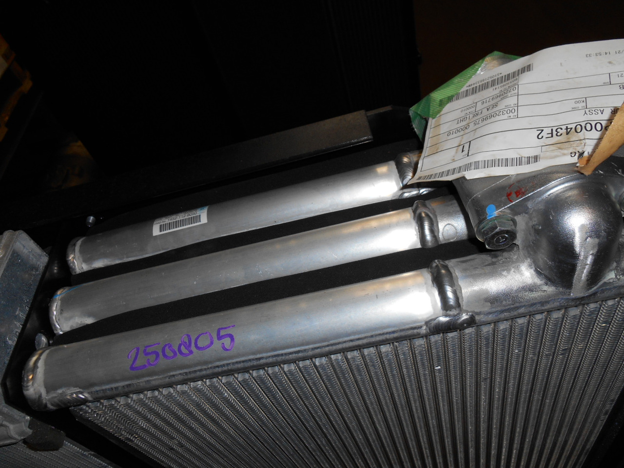 Kobelco LC05P00043F2 - LC05P00043S002 - Radiateur d'huile pour Engins de chantier: photos 2 Kobelco LC05P00043F2 - LC05P00043S002 - Radiateur d'huile pour Engins de chantier: photos 2