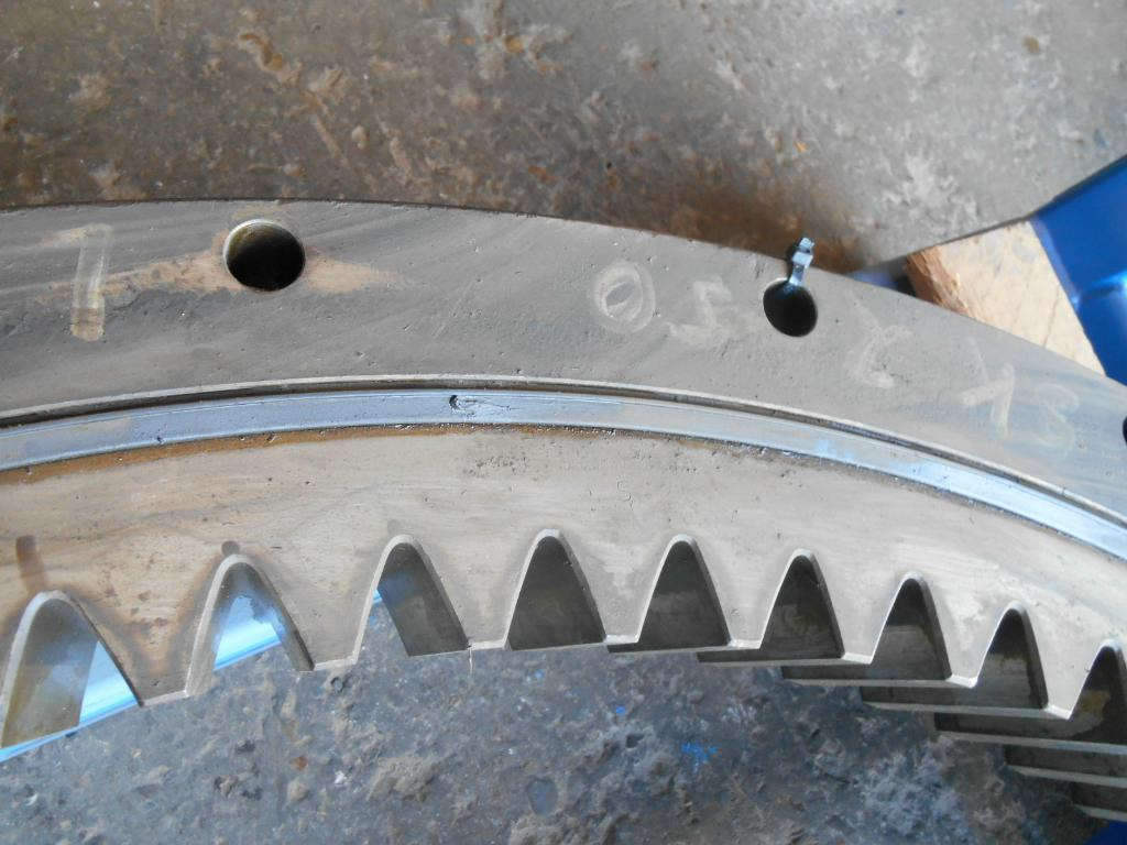 Kobelco LQ40FU0001F1 - Couronne d'orientation pour Engins de chantier: photos 3 Kobelco LQ40FU0001F1 - Couronne d'orientation pour Engins de chantier: photos 3