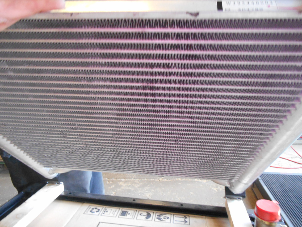 Kobelco YY05P00004S010 - - Radiateur d'huile pour Engins de chantier: photos 2 Kobelco YY05P00004S010 - - Radiateur d'huile pour Engins de chantier: photos 2