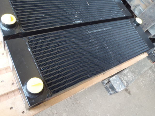 New Holland 5113771000 - 6911814 - Radiateur d'huile pour Engins de chantier: photos 1 New Holland 5113771000 - 6911814 - Radiateur d'huile pour Engins de chantier: photos 1