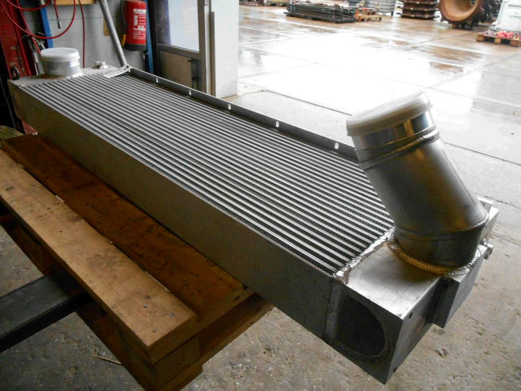 Terex O&K 6002157 - Intercooler pour Engins de chantier: photos 3 Terex O&K 6002157 - Intercooler pour Engins de chantier: photos 3
