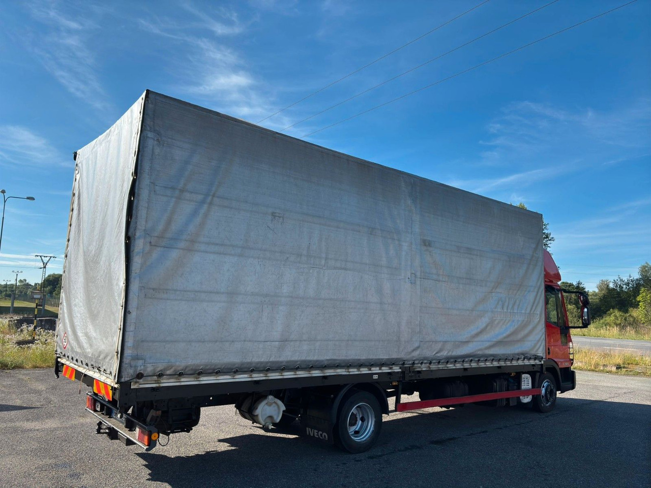 Iveco EuroCargo 75E16 - Utilitaire plateau baché: photos 3 Iveco EuroCargo 75E16 - Utilitaire plateau baché: photos 3