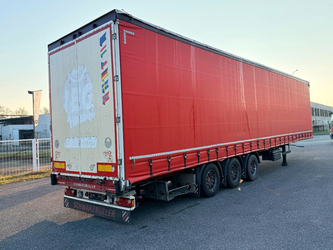 Schwarzmüller S 1 / J - Semi-remorque rideaux coulissants: photos 4 Schwarzmüller S 1 / J - Semi-remorque rideaux coulissants: photos 4