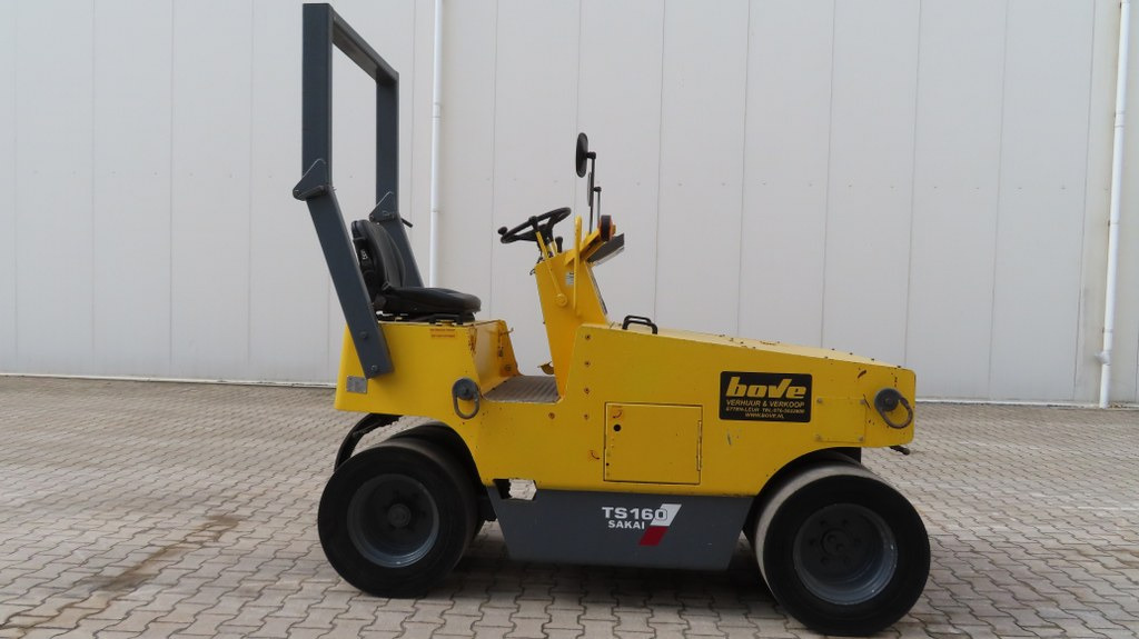 Sakai TS 160 - Compacteur à pneus: photos 1 Sakai TS 160 - Compacteur à pneus: photos 1
