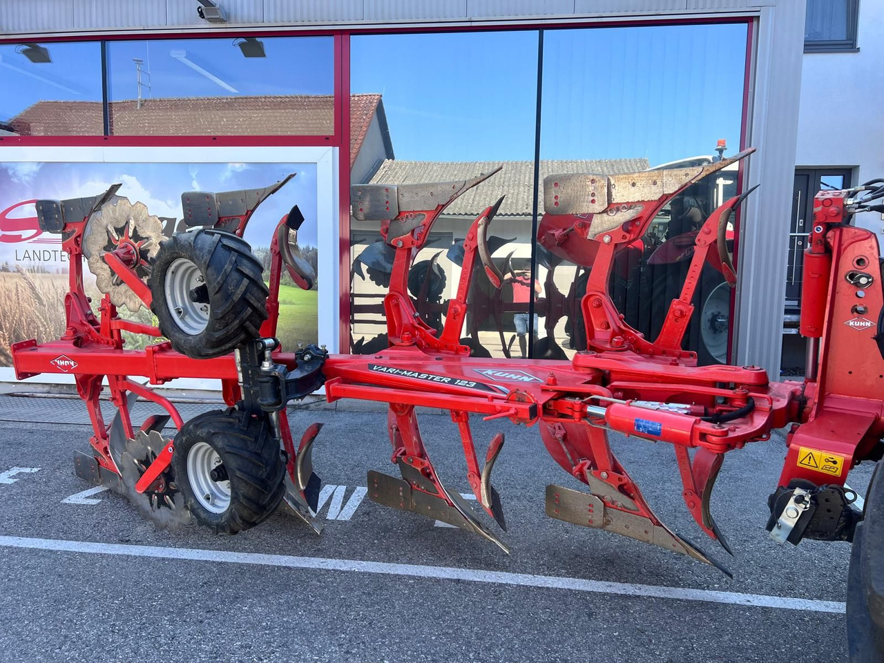Kuhn Varimaster 123 - Charrue: photos 2 Kuhn Varimaster 123 - Charrue: photos 2