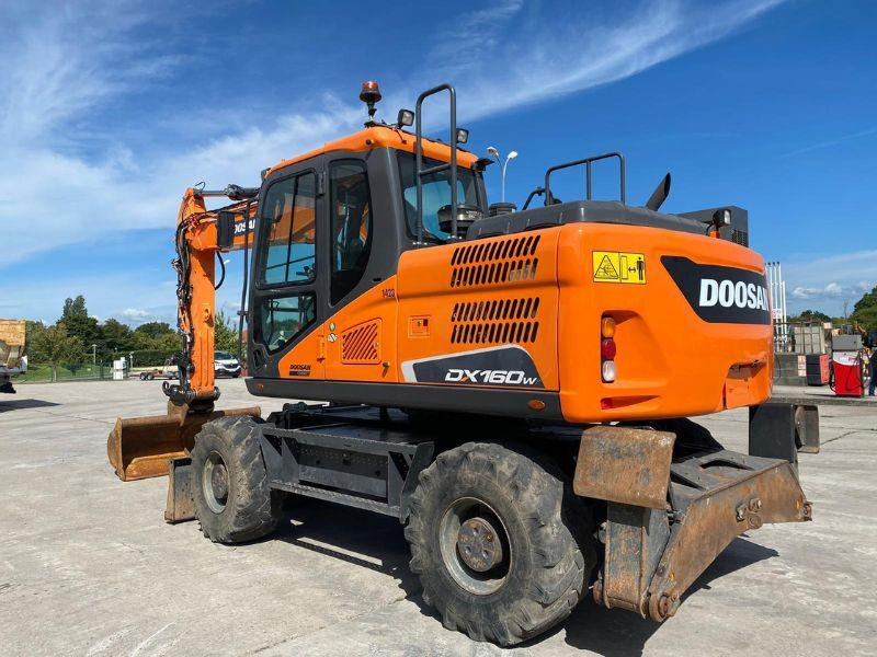 Doosan DX160W - Pelle sur pneus: photos 2 Doosan DX160W - Pelle sur pneus: photos 2