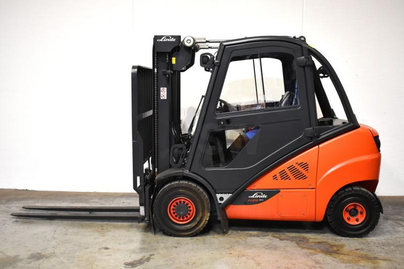 Linde H 25 D/600 (3A) EVO 393-02 - Chariot élévateur diesel: photos 4 Linde H 25 D/600 (3A) EVO 393-02 - Chariot élévateur diesel: photos 4