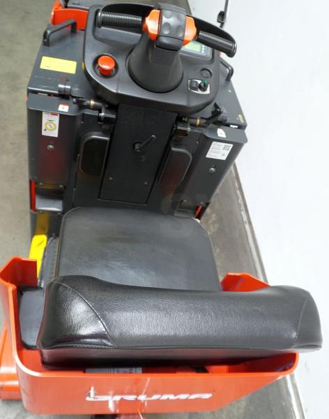 Linde P 50 C 1190 - Chariot tracteur: photos 3 Linde P 50 C 1190 - Chariot tracteur: photos 3