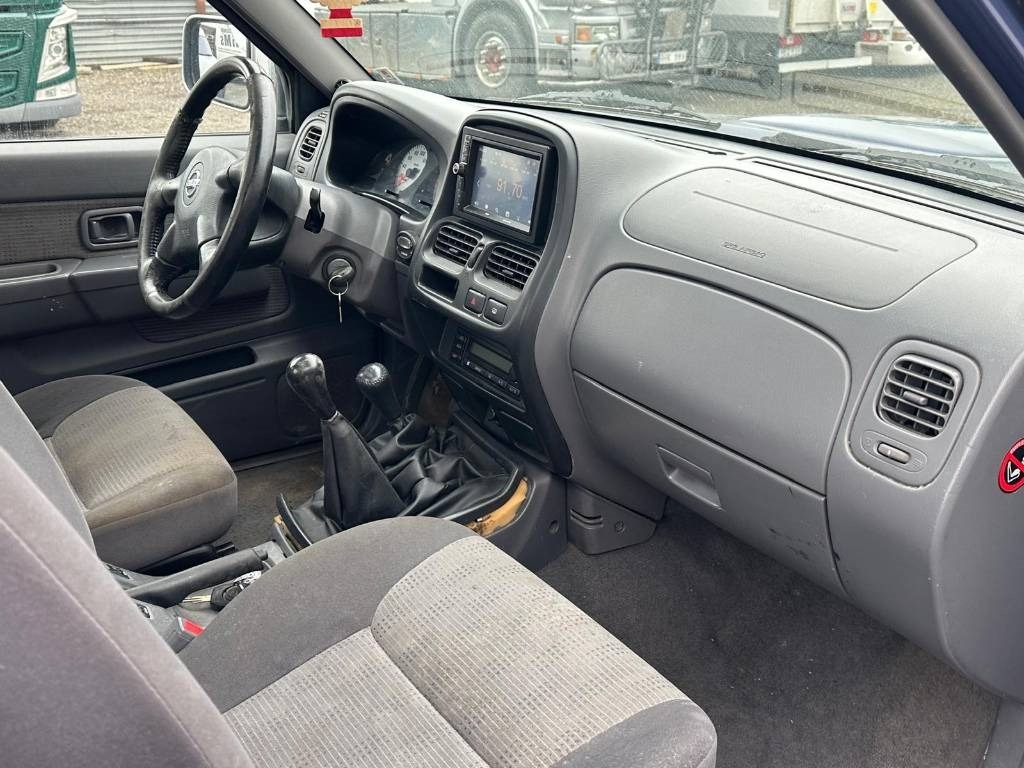 Nissan KING CAB OMB 4WD - Voiture: photos 3 Nissan KING CAB OMB 4WD - Voiture: photos 3