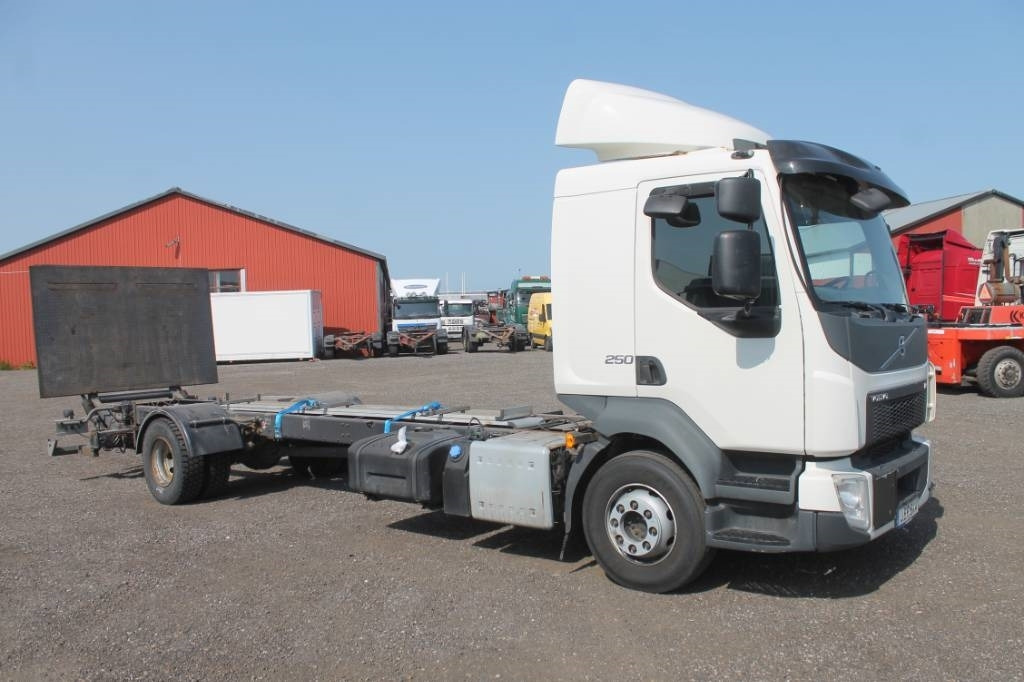 Volvo FL250 4x2 Serie 4536 Euro 6 - Châssis cabine: photos 2 Volvo FL250 4x2 Serie 4536 Euro 6 - Châssis cabine: photos 2