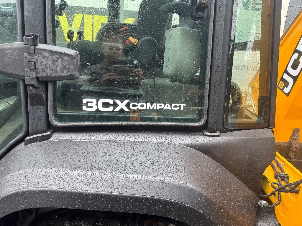 JCB 3CX compact - Tractopelle: photos 4 JCB 3CX compact - Tractopelle: photos 4