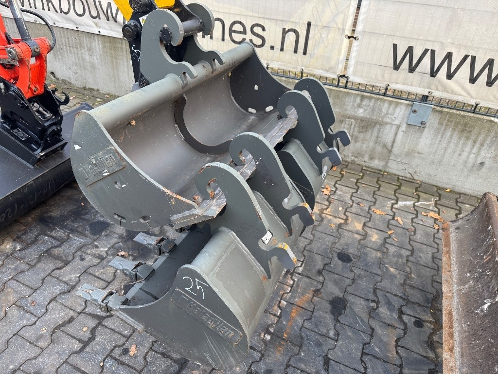 Komatsu PC 26 MR-3 - Mini pelle: photos 2 Komatsu PC 26 MR-3 - Mini pelle: photos 2