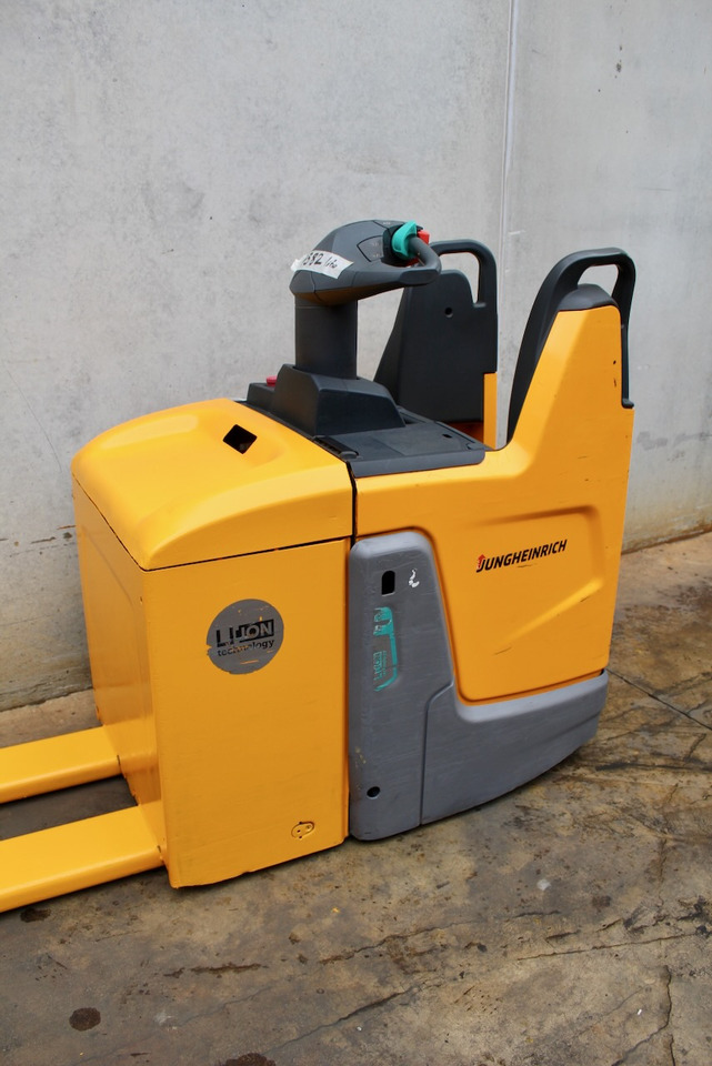 Jungheinrich ERE 125 LI-ION - Transpalette: photos 2 Jungheinrich ERE 125 LI-ION - Transpalette: photos 2