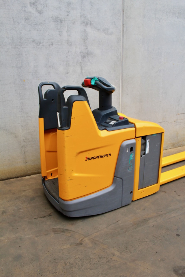 Jungheinrich ERE 125 LI-ION - Transpalette: photos 4 Jungheinrich ERE 125 LI-ION - Transpalette: photos 4